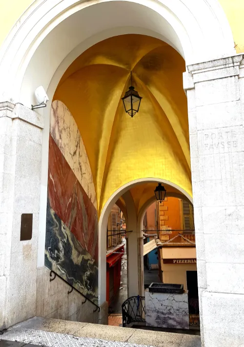 Porte fausse à Nice